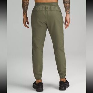 Lululemon License To Train Jogger in Medium Olive 29”